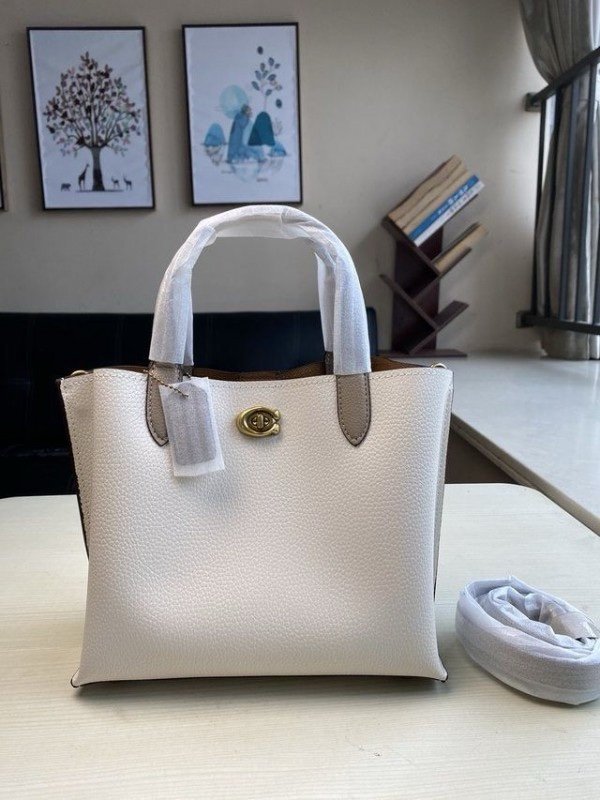 Coach Willow Leather Tote 24 In Colorblock White With Shoulder Strap & Dust Bag 8561(LB)