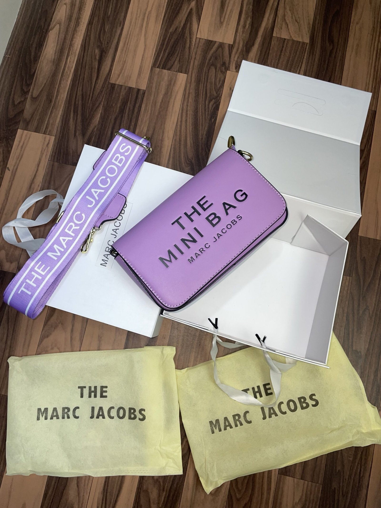 Marc jacobs The mini bag With dust bag and folding box 306(BR)