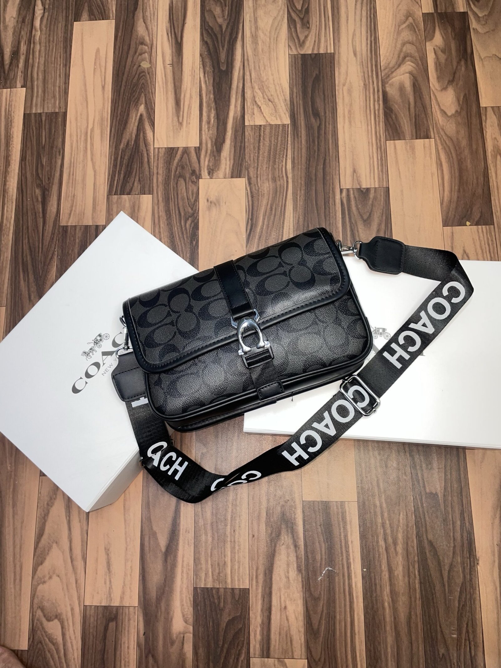 Coach league messenger bag in signature With folding box 261(BR)