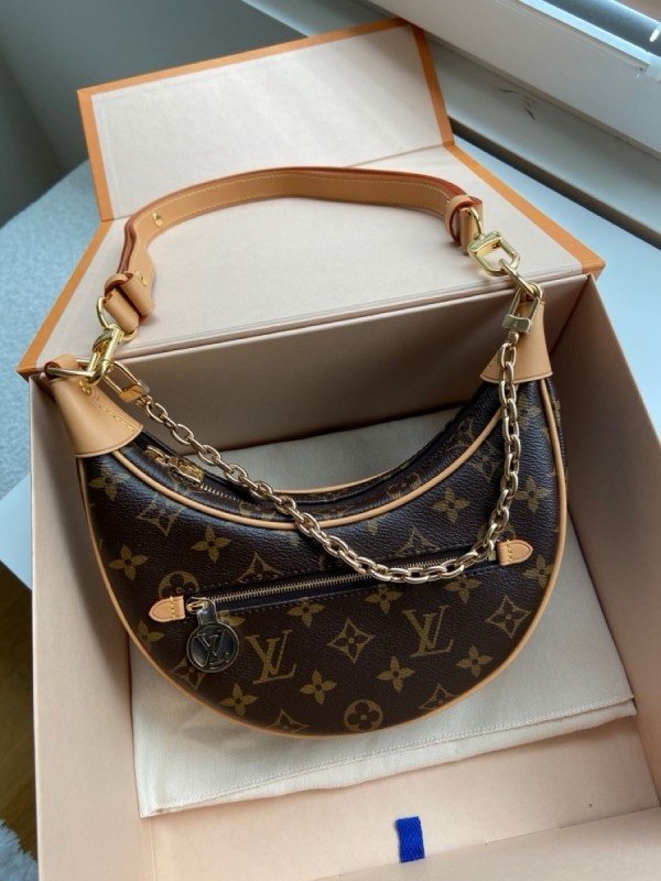 Louis-Vuitton Loop Sling Bag with box 25(BR)