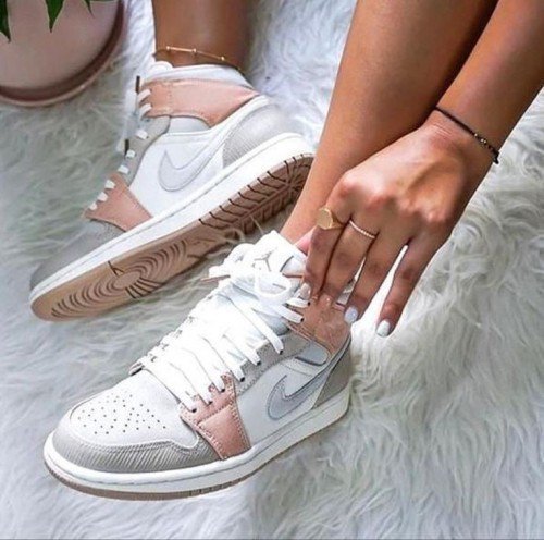 jordan retro 1 mid MILAN for her