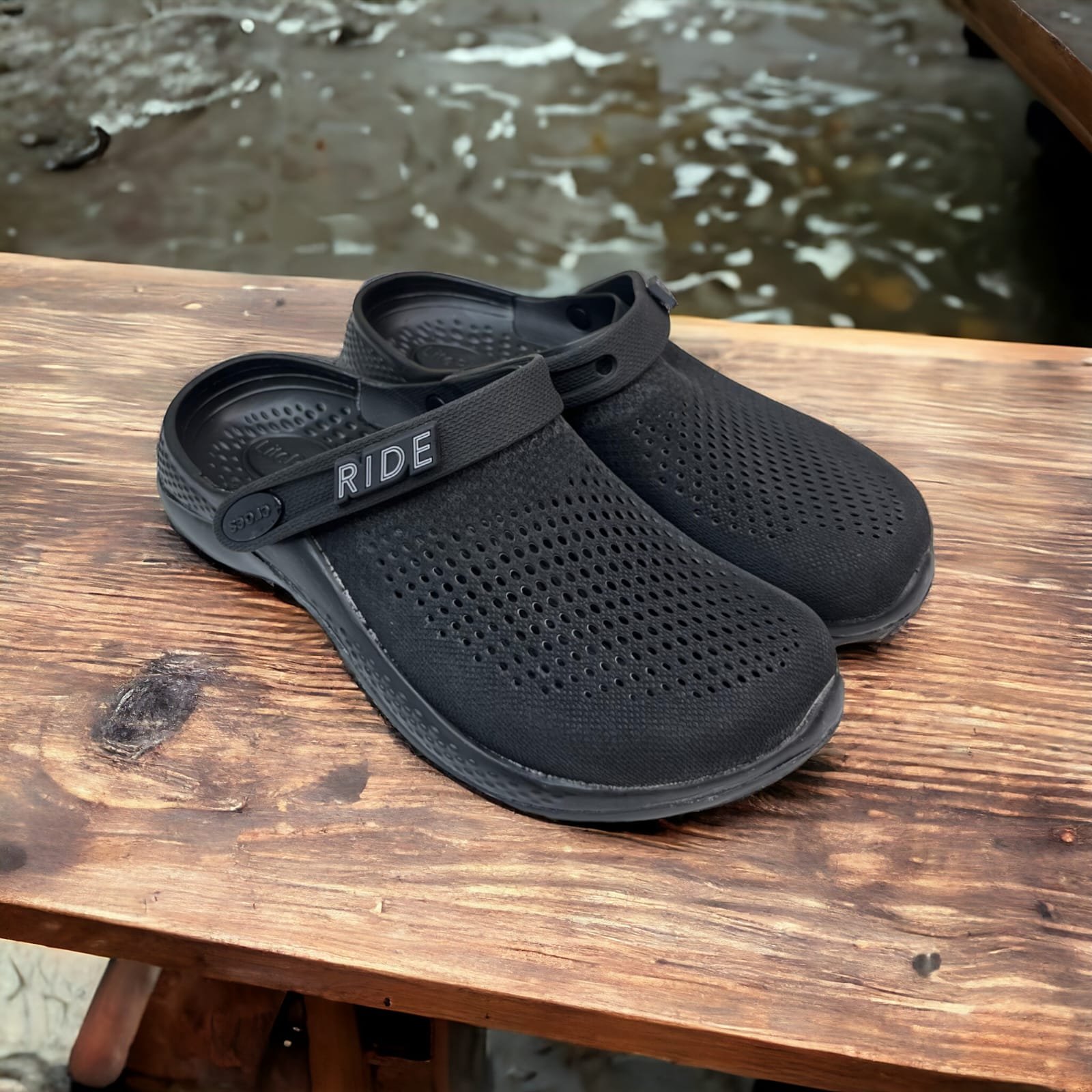 CROCS  LITERIDE 360 CLOGS ( BLACK )