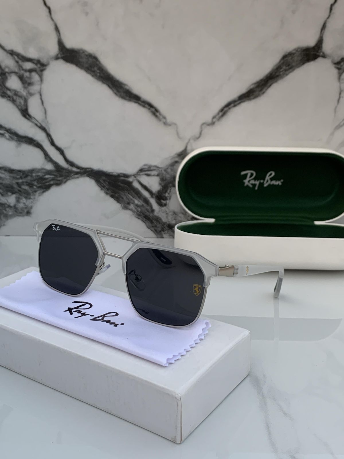 RB FRR 04 [BLACK / WHITE] SUNGLASSES 0309025