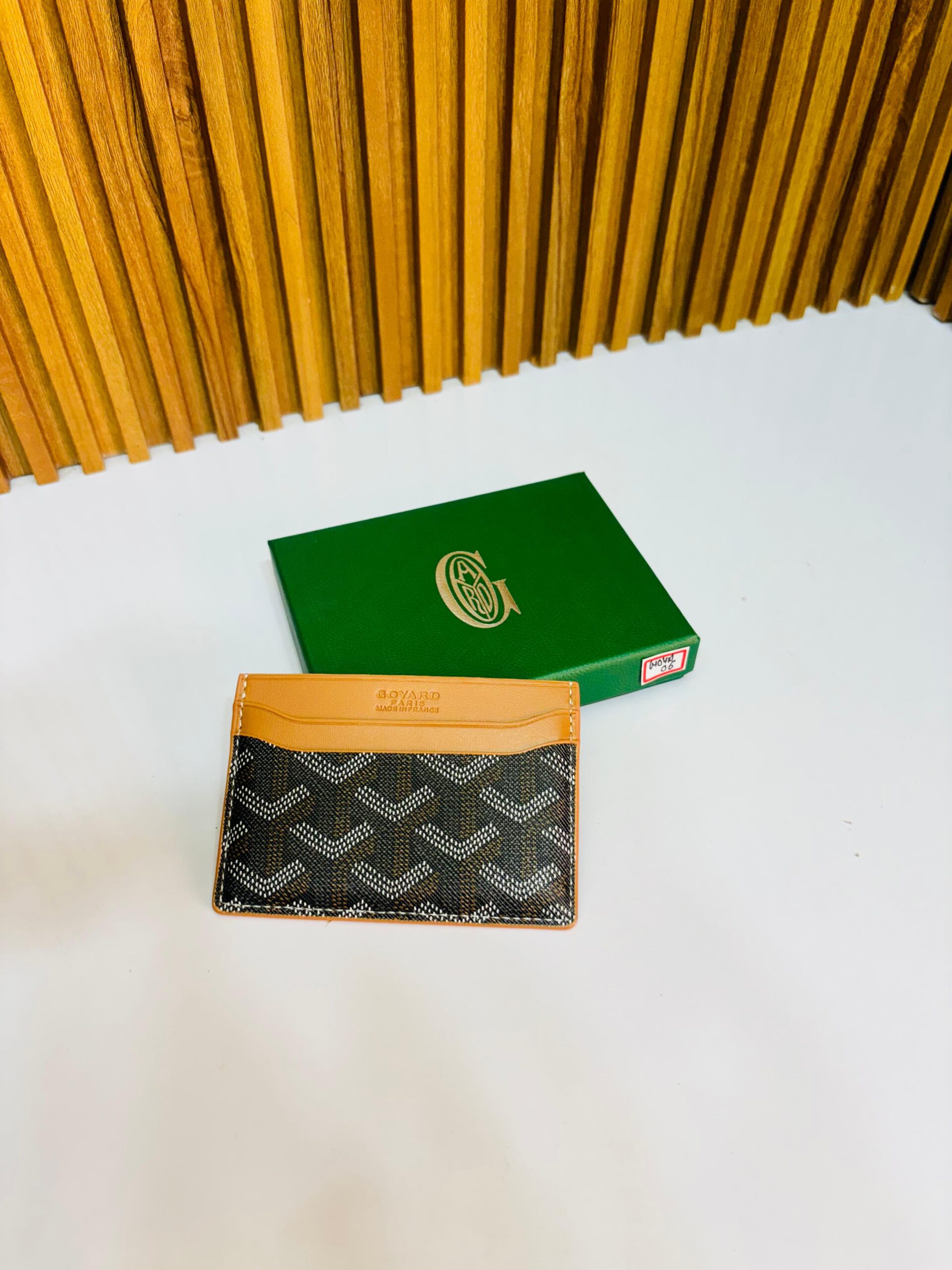 GOYRD PREMIUM QUALITY CARD HOLDER WALLET WITH BOX [BLACK / BROWN] 1609025