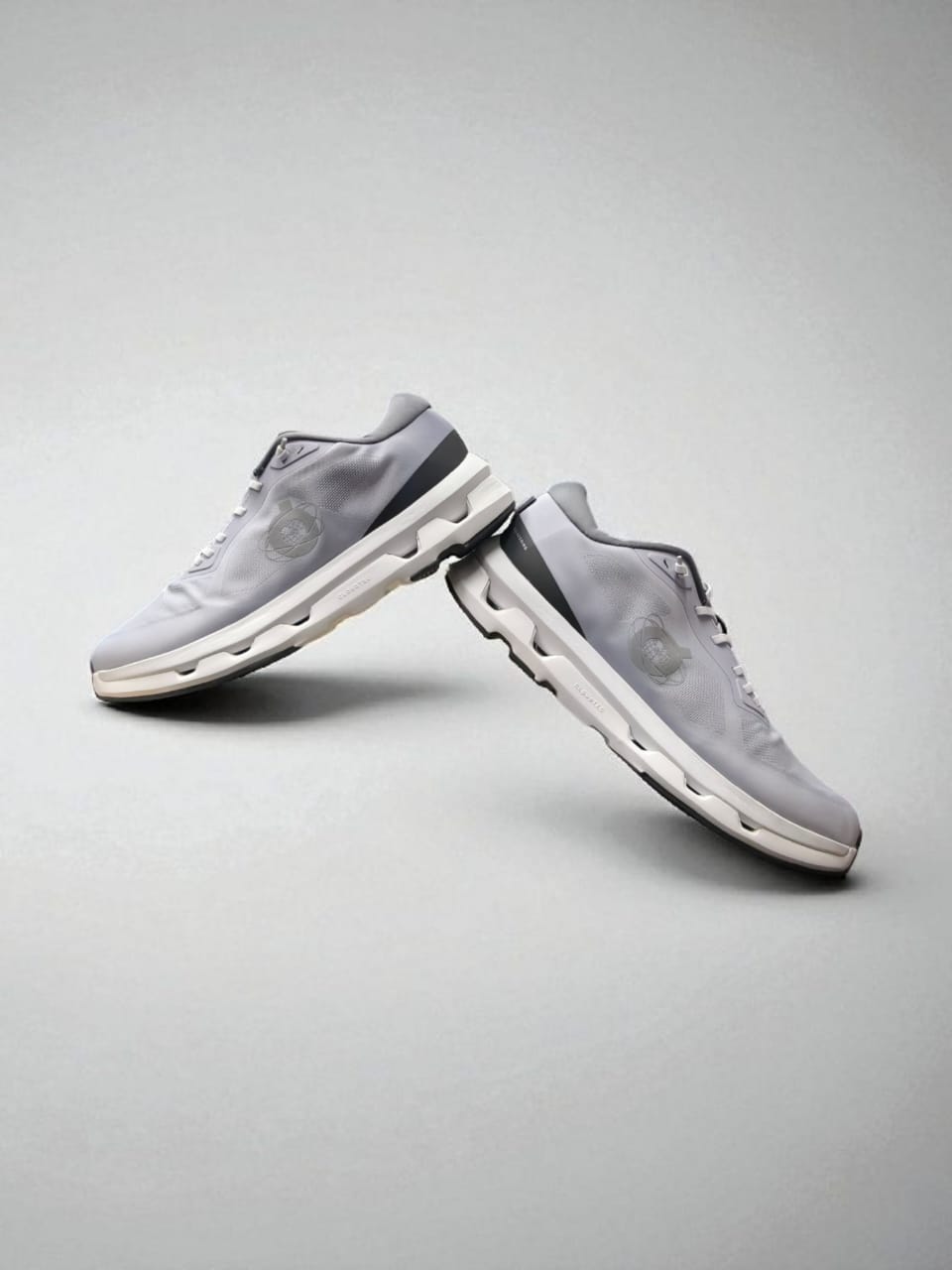 QC OC RUNNING X KITH CLOUDZONE [GREY / WHITE / BLACK] 0909025