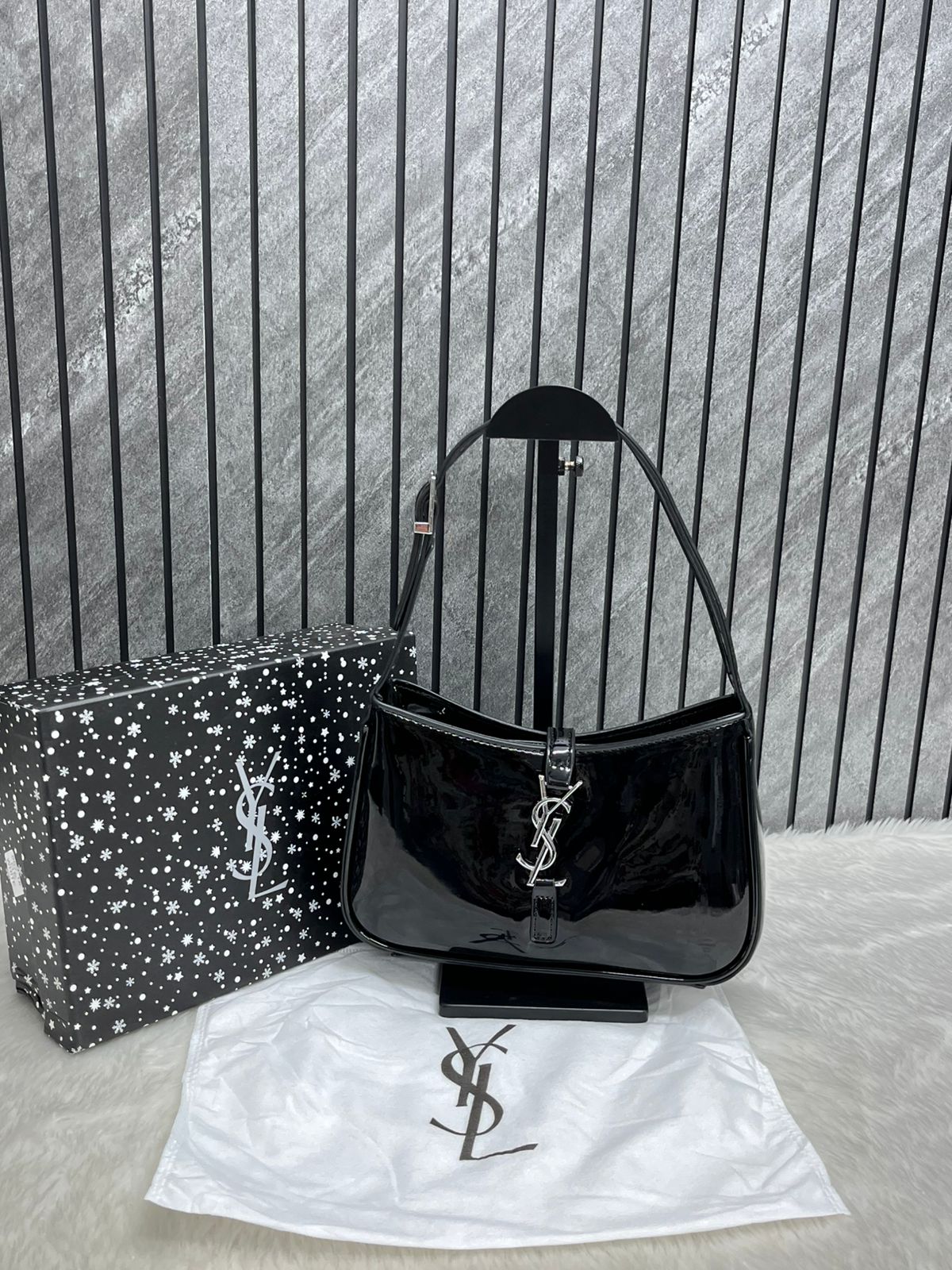 YS L HOBO PATENT LEATHER SHOULDER BAG [BLACK / SILVER] 2910025
