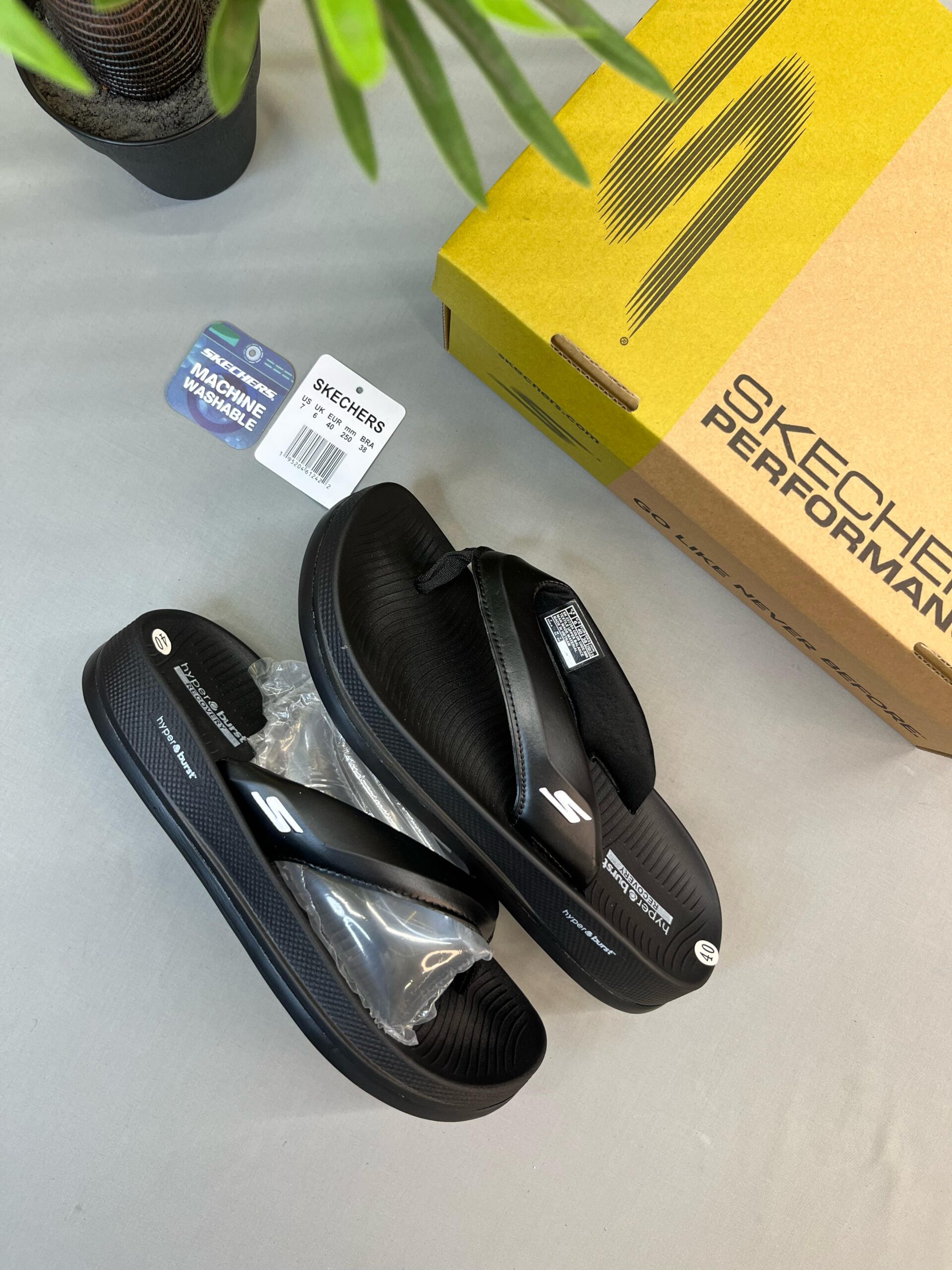 SKCHR HYPER BRUST SLIPPERS [BLACK] 1510025