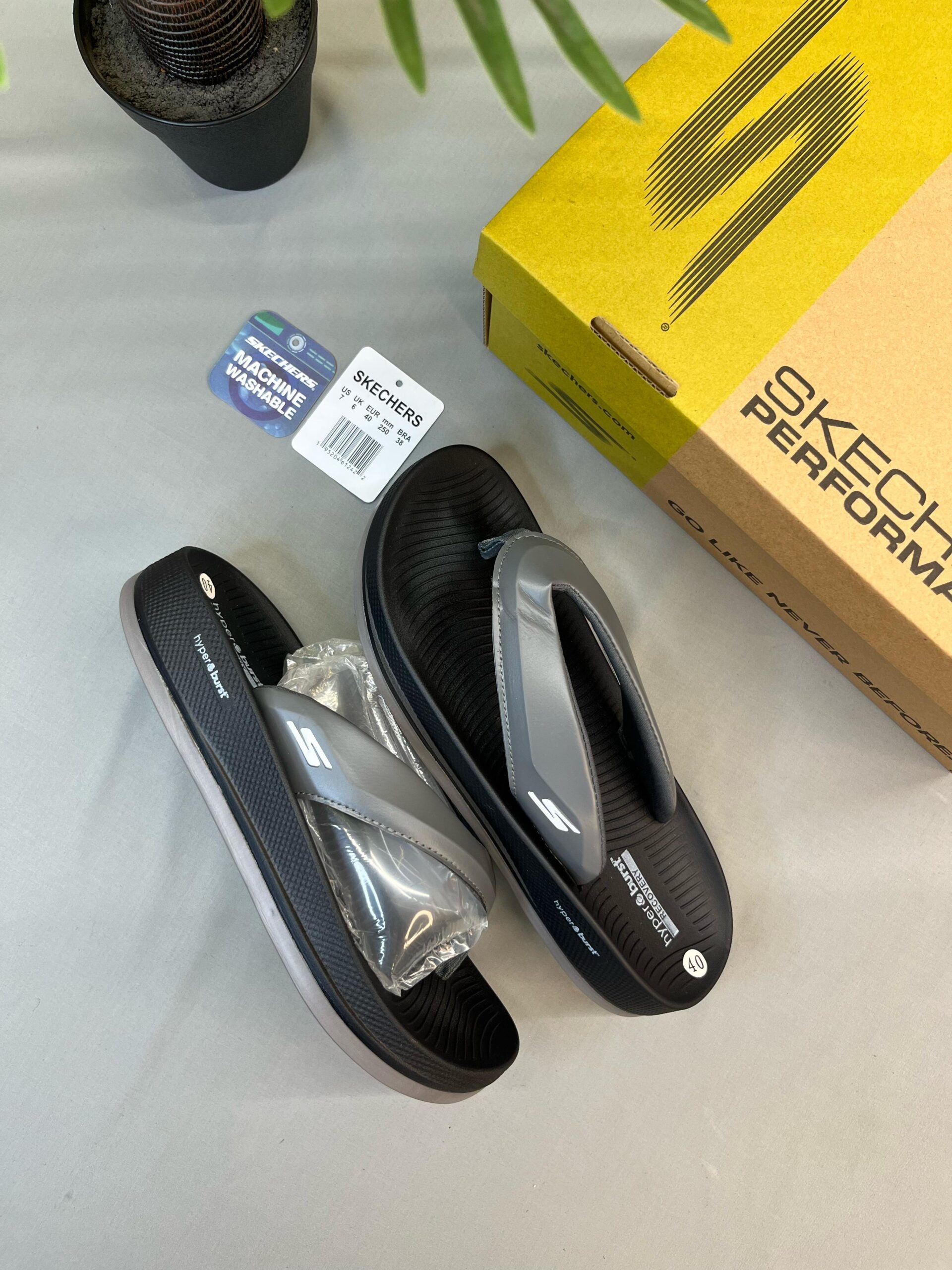 SKCHR HYPER BRUST SLIPPERS [GREY / BLACK] 1510025