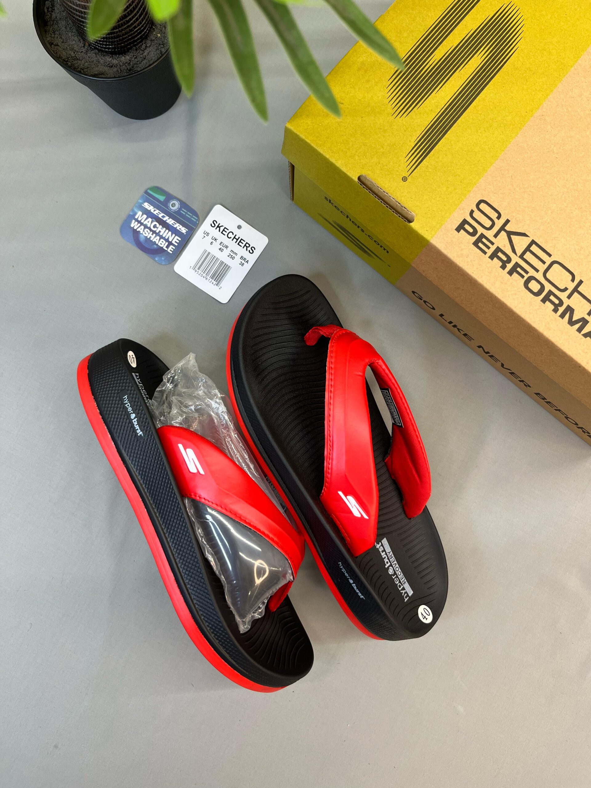 SKCHR HYPER BRUST SLIPPERS [RED / BLACK] 1510025