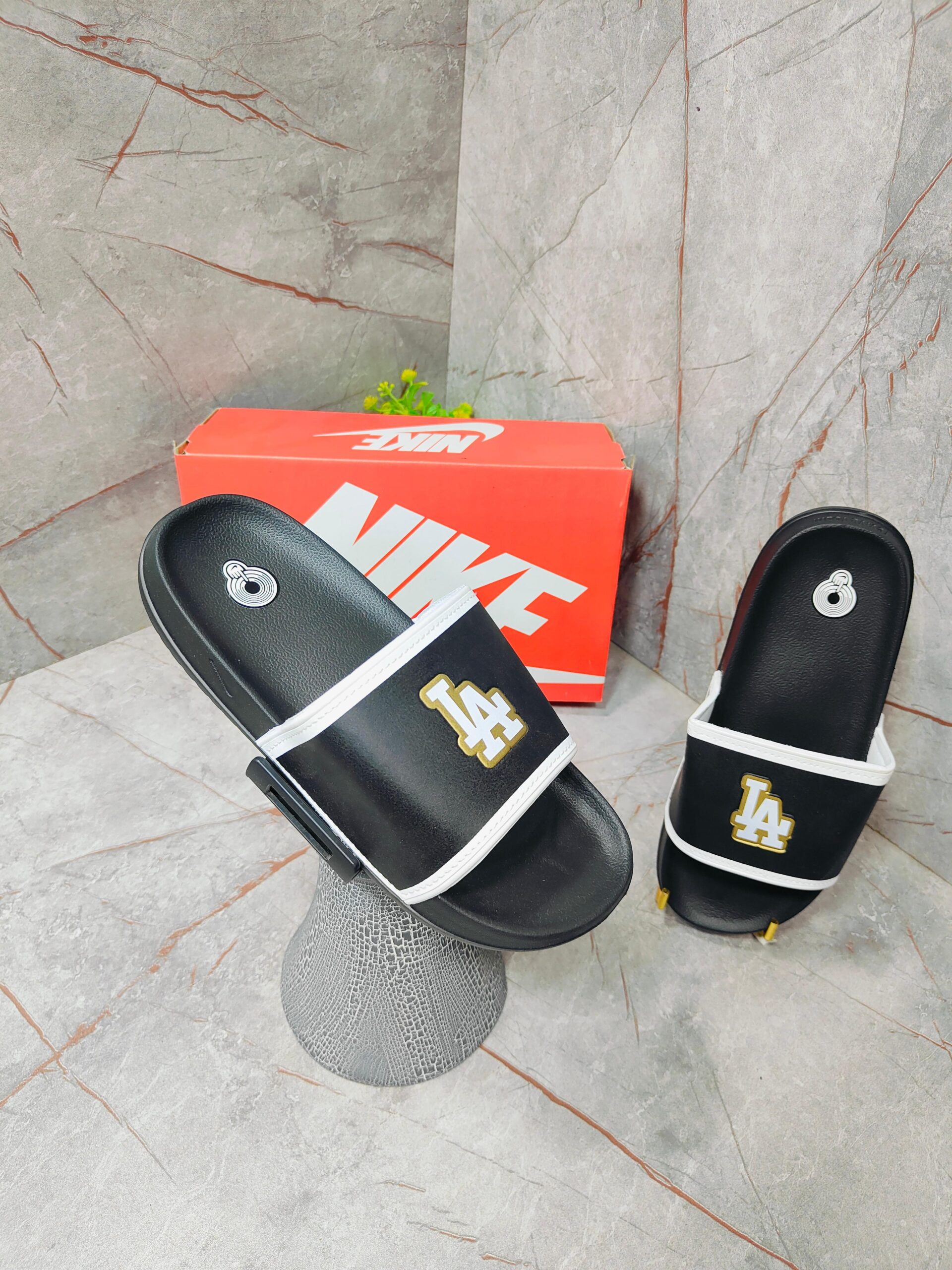 NK OFFCOURT SLIDE - LA EDITION [BLACK / WHITE] 1511025