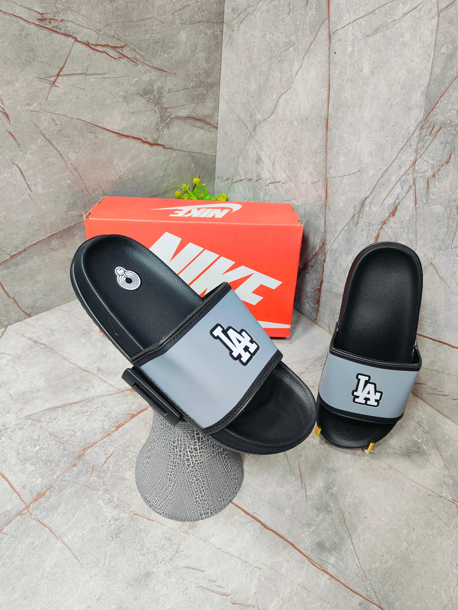 NK OFFCOURT SLIDE - LA EDITION [BLACK / GREY] 1511025