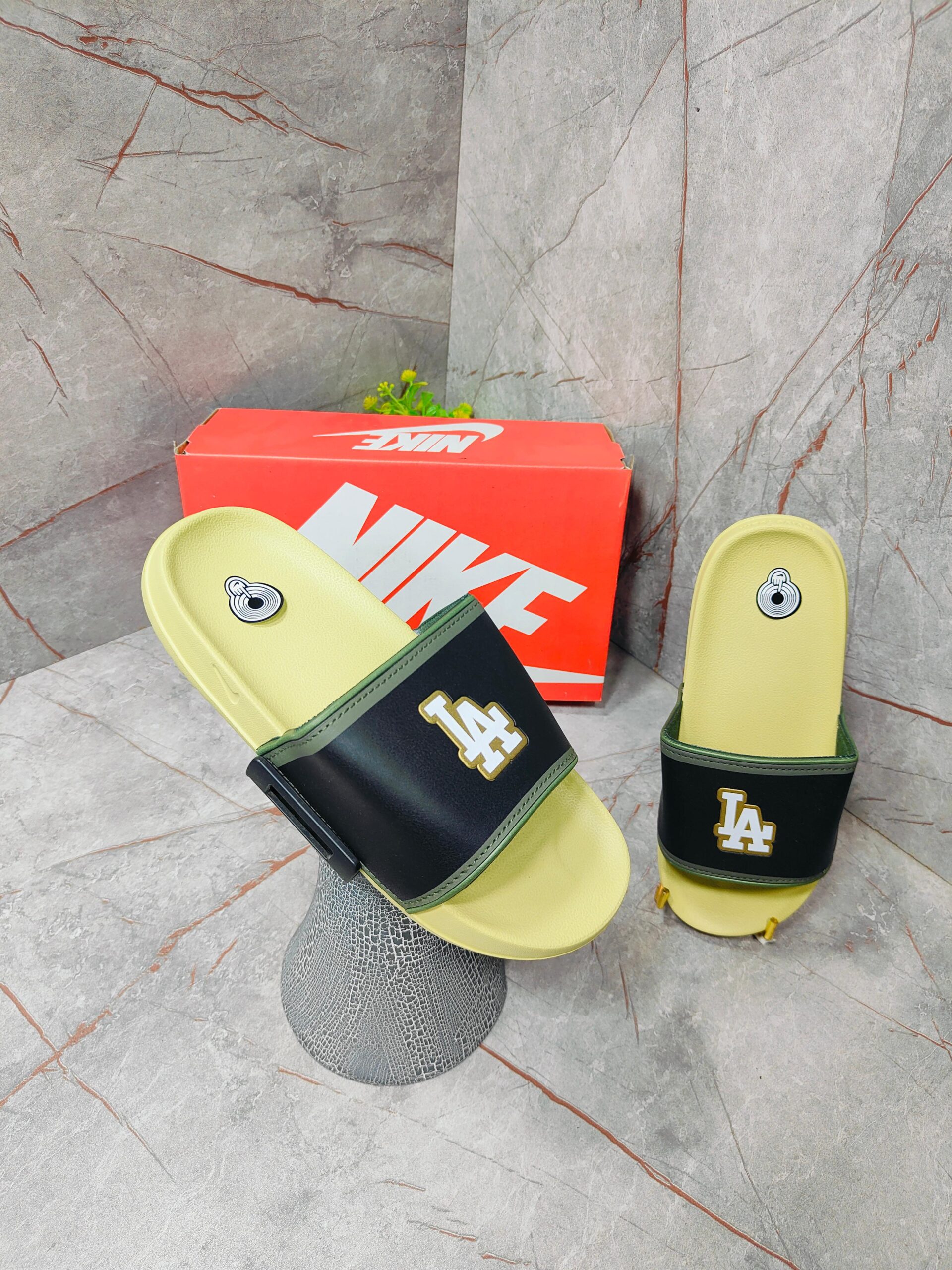 NK OFFCOURT SLIDE - LA EDITION [BLACK / YELLOW] 1511025