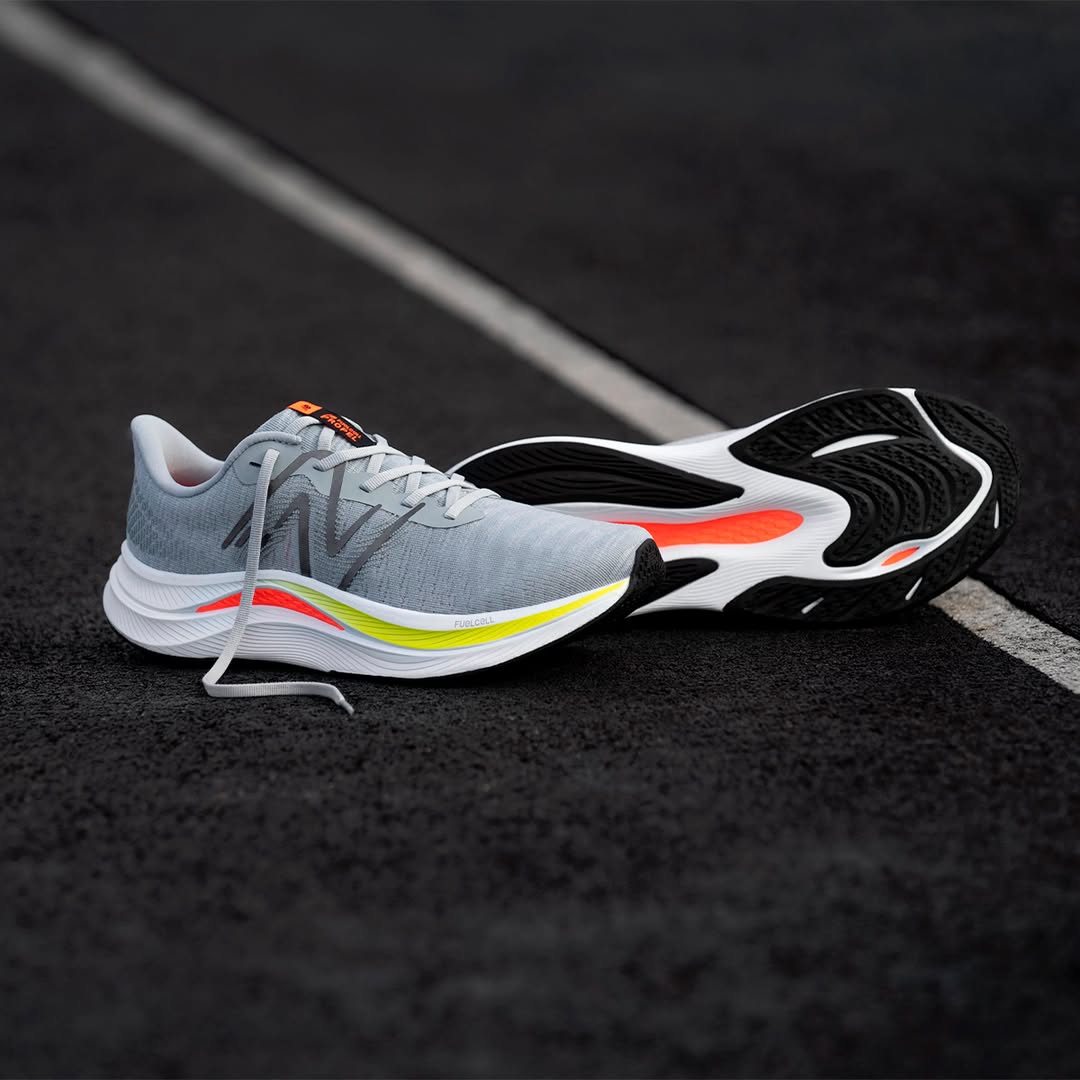 NB FUELCELL PROPEL V4 [GREY / WHITE / YELLOW / ORANGE] 0311025