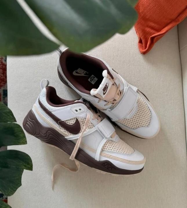 NK AIR ZOOM FIELD TRAVIS SCOTT LIGHT CHOCOLATE [WHITE / CREAM / BROWN 2312025