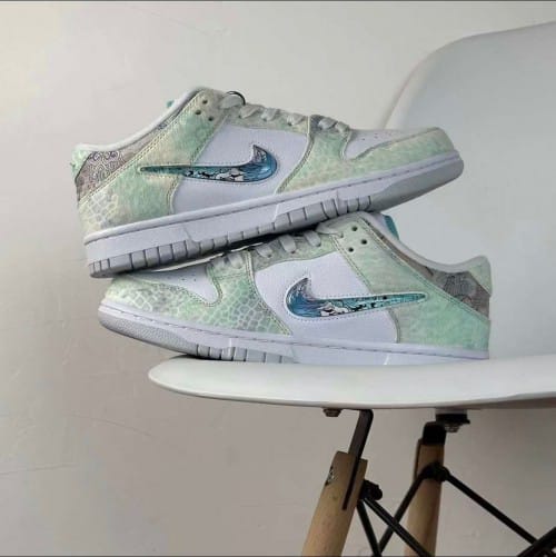 NK SB DUNK LOW STEAM PUPPET YEAR OF THE DRAGON [WHITE / ICE BLUE] 0812025