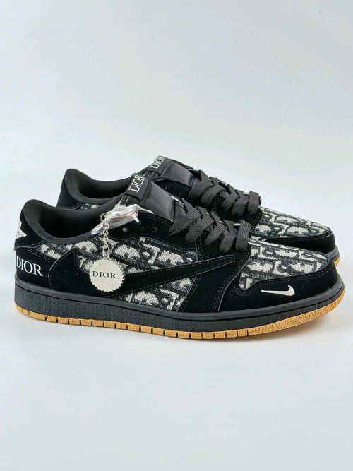 NK AIR JORDA_N RETRO 1 LOW X DOR TRAVIS SCOTT [BLACK] 2712025