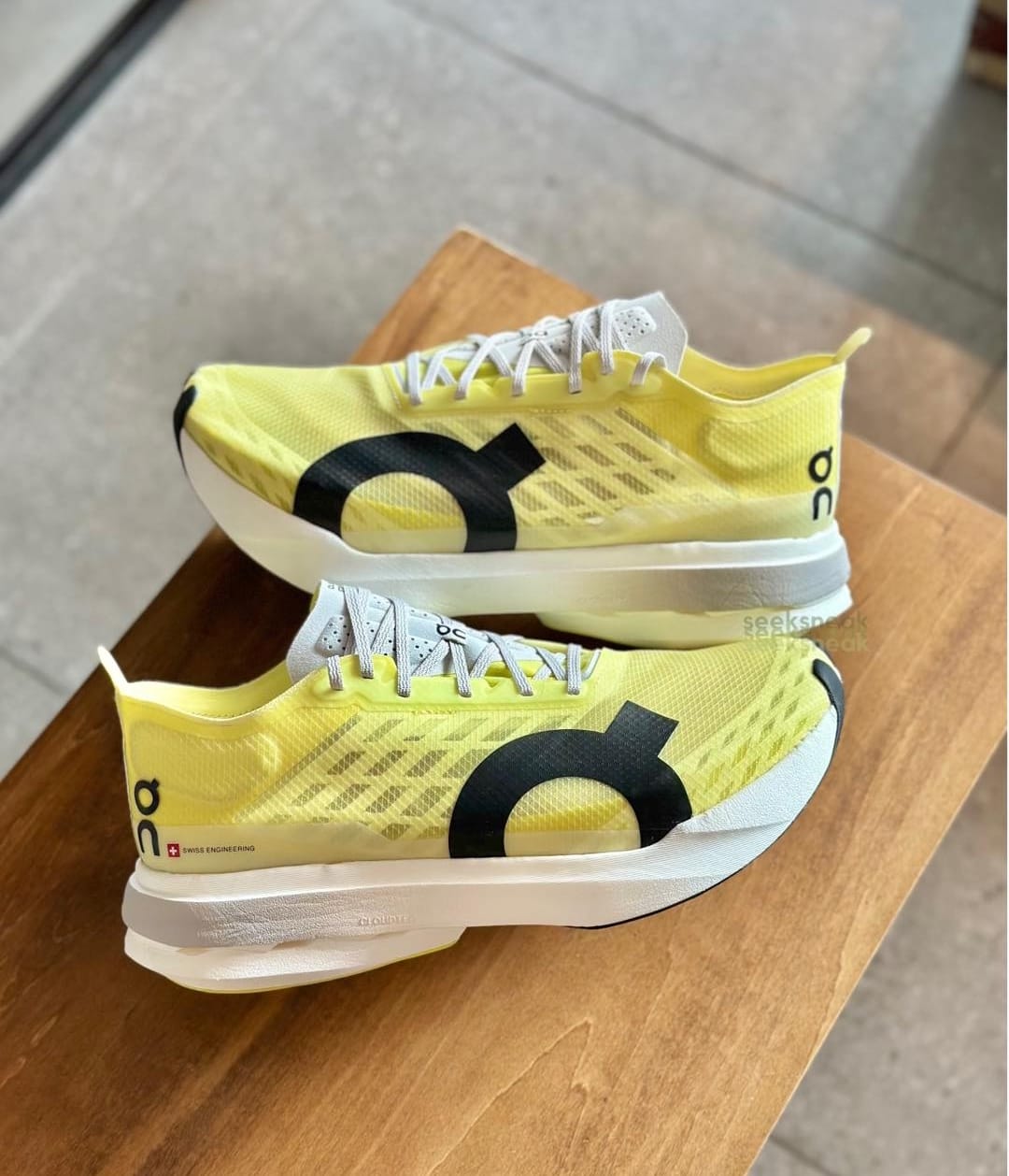 QC OC CLOUDBOOM STRIKE LIMELIGHT [LIME YELLOW / WHITE / BLACK] 2712025