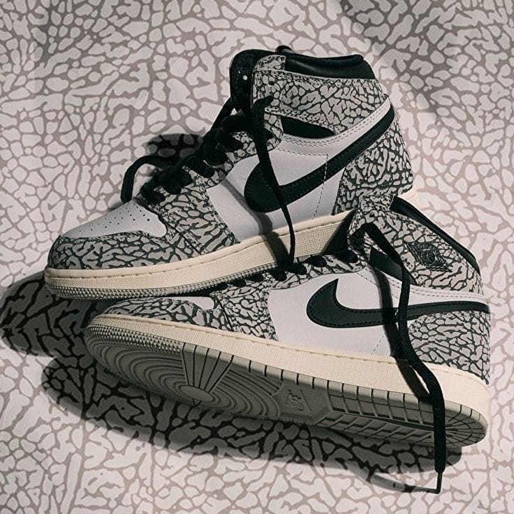 NK AIR JORDA_N RETRO 1 HIGH ELEPHANT  PRINT [WHITE / BLACK] 0901026