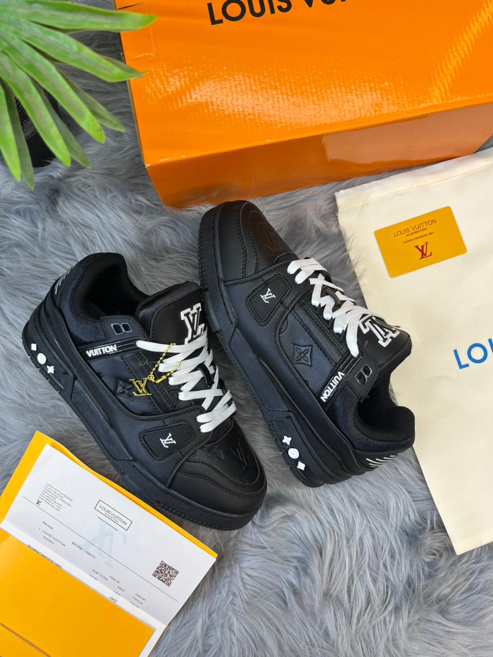 LVN TRAINER [ALL BLACK / WHITE] 0701026