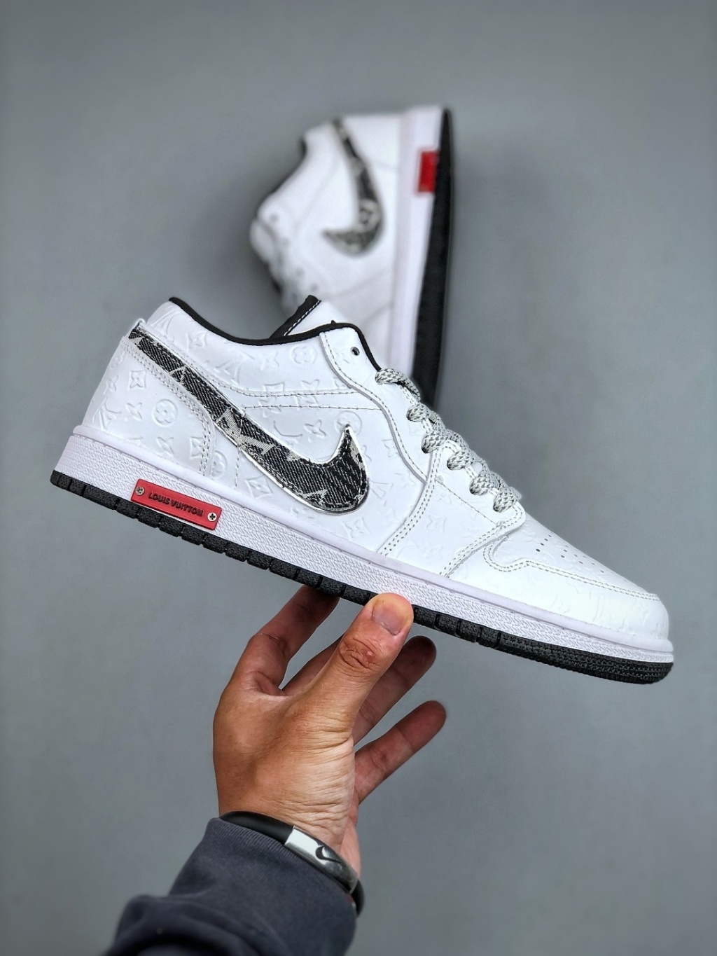 NK AIR JORDA_N RETRO 1 LOW X LVN [WHITE / BLACK] 0901026