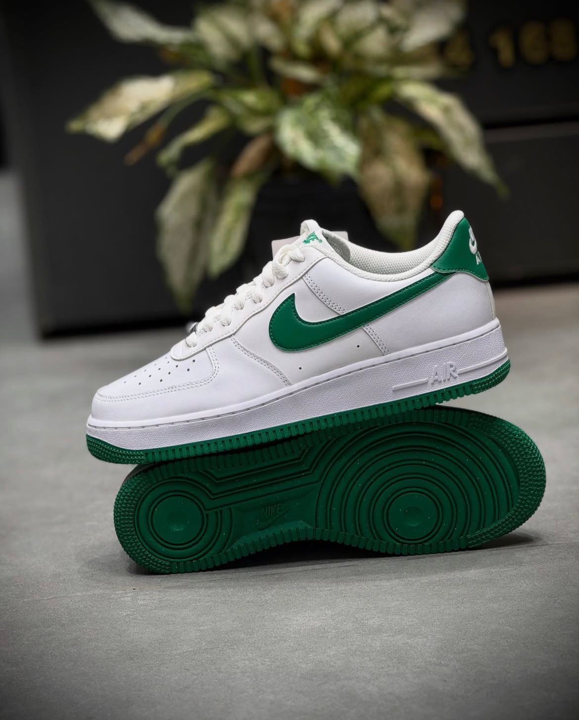 NK AIR FORCE 1 07 LOW WHITE MALACHITE [WHITE / GREEN] 2701026