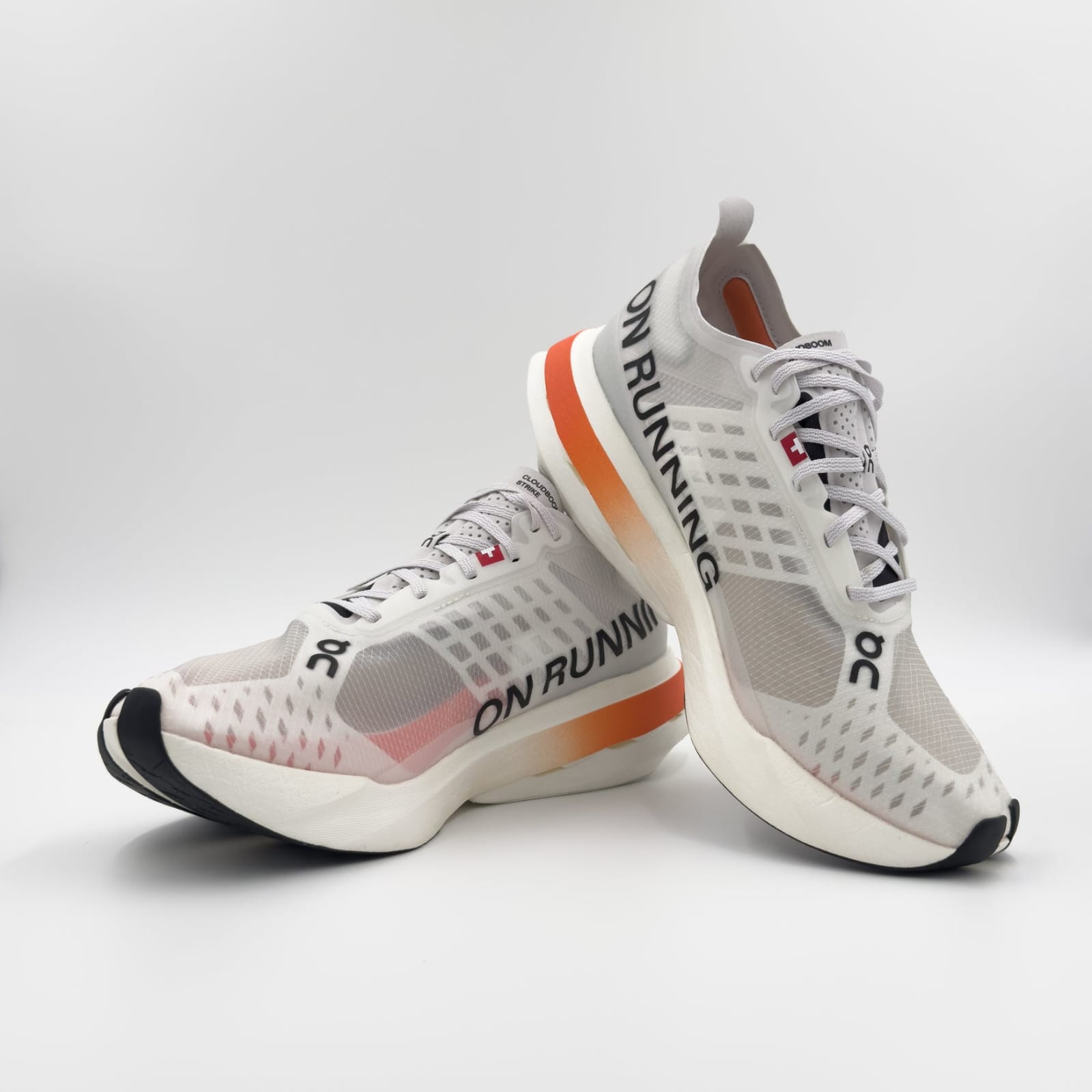 QC OC RUNNING BOOM STRIKE WHITE FLAME [WHITE / BLACK / ORANGE] 2701026