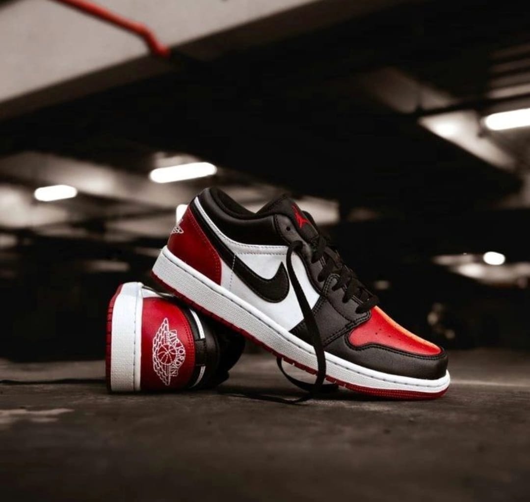 NK AIR JORDA_N RETRO 1 LOW BRED TOE 2.0 [WHITE / BLACK / RED] 1501026