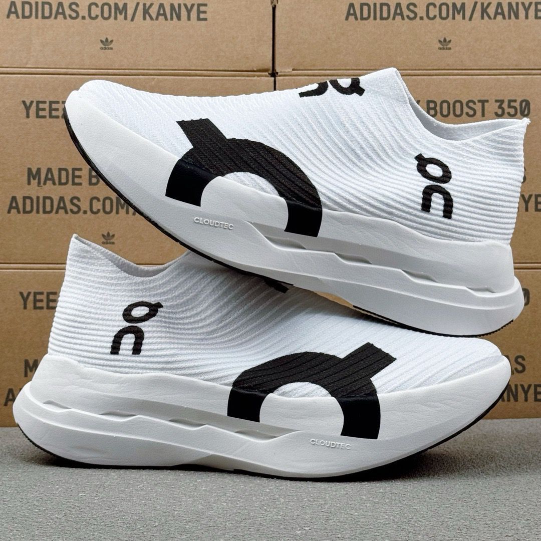 QC OC CLOUDBOOM STRIKE LS [WHITE / BLACK] 2701026