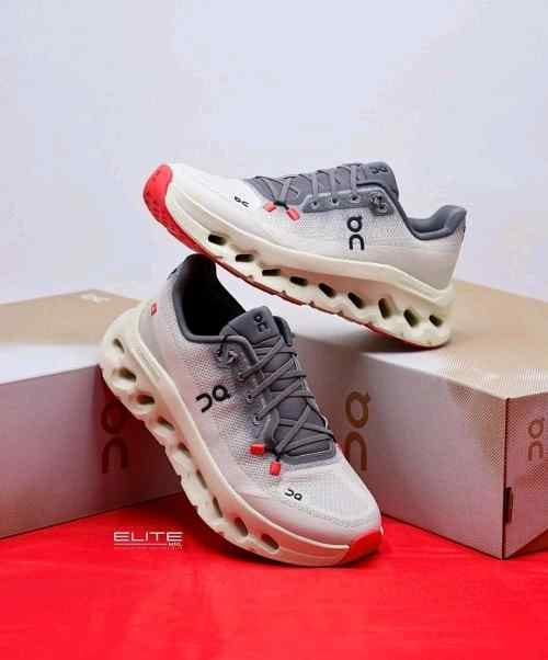 QC OC RUNNING CLOUDTILT ROCK SAND [CREAM / GREY / RED] 0101026