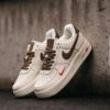 NK AIR FORCE 1 MINI RED SWOOSH COFFEE MILK [WHITE / BROWN / RED] 3001026