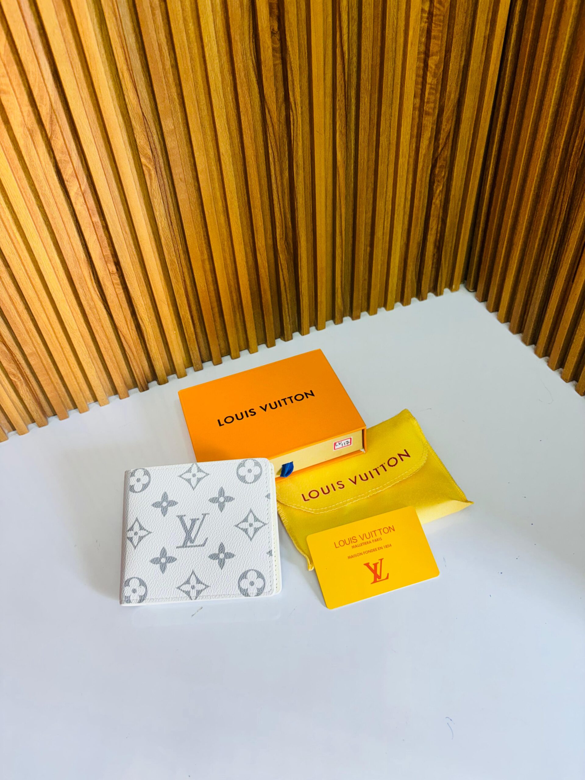 LVN PREMIUM QUALITY WALLET [WHITE / GREY] 2201026