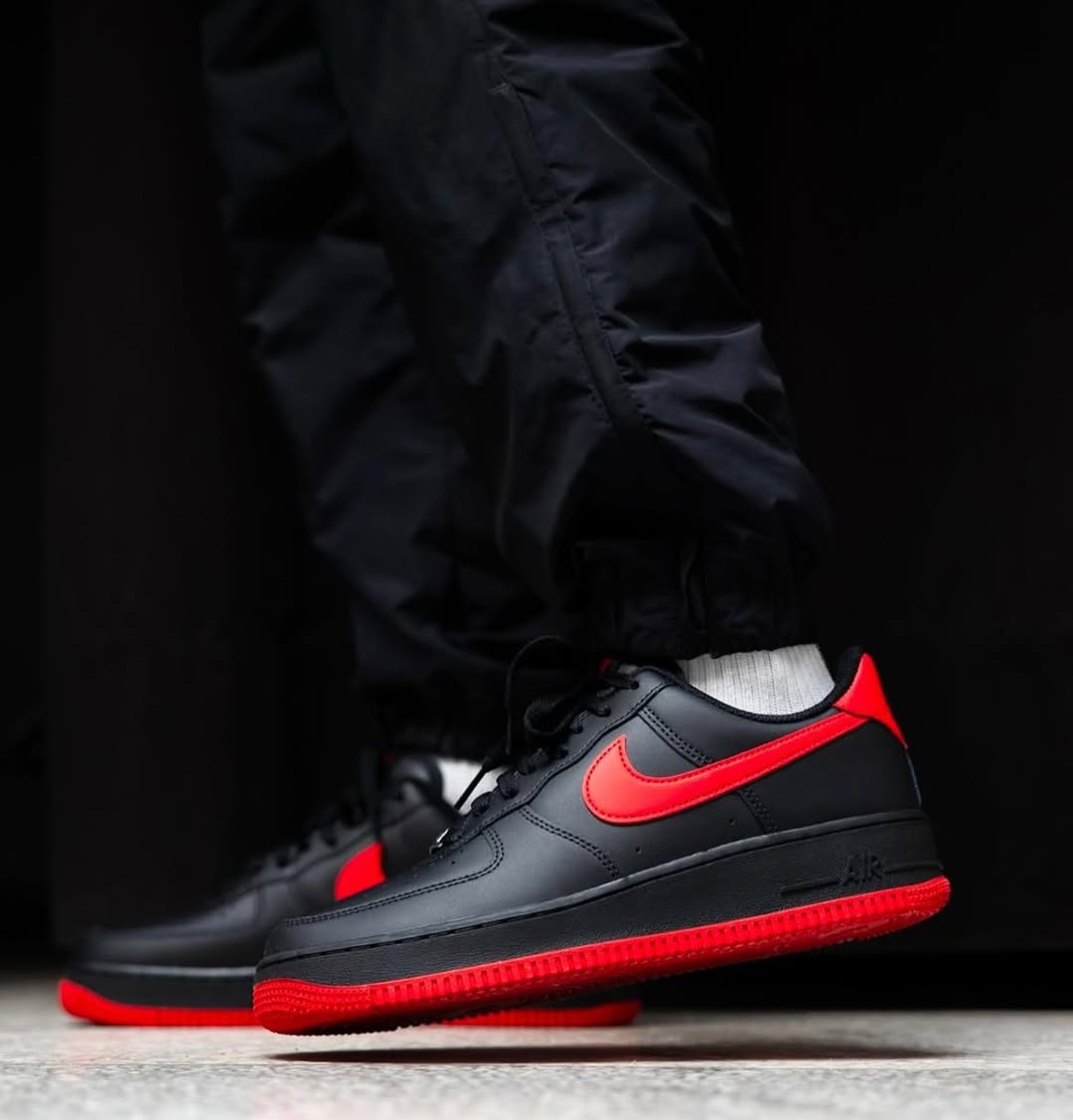 NK AIR FORCE 1 LOW 07 UNIVERSITY [BLACK / RED] 2802026