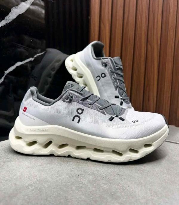 QC OC RUNNING CLOUDTILT IVORY ROCK [WHITE / GREY] 0203026