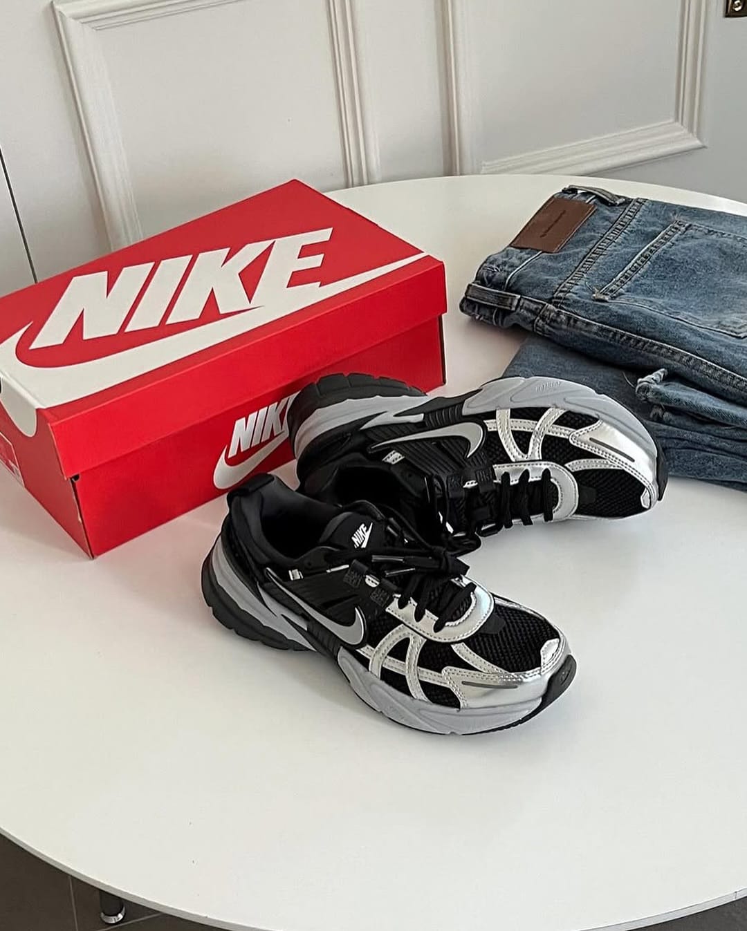 NK V2K RUN [DARK SMOKE GREY / BLACK] 2503026