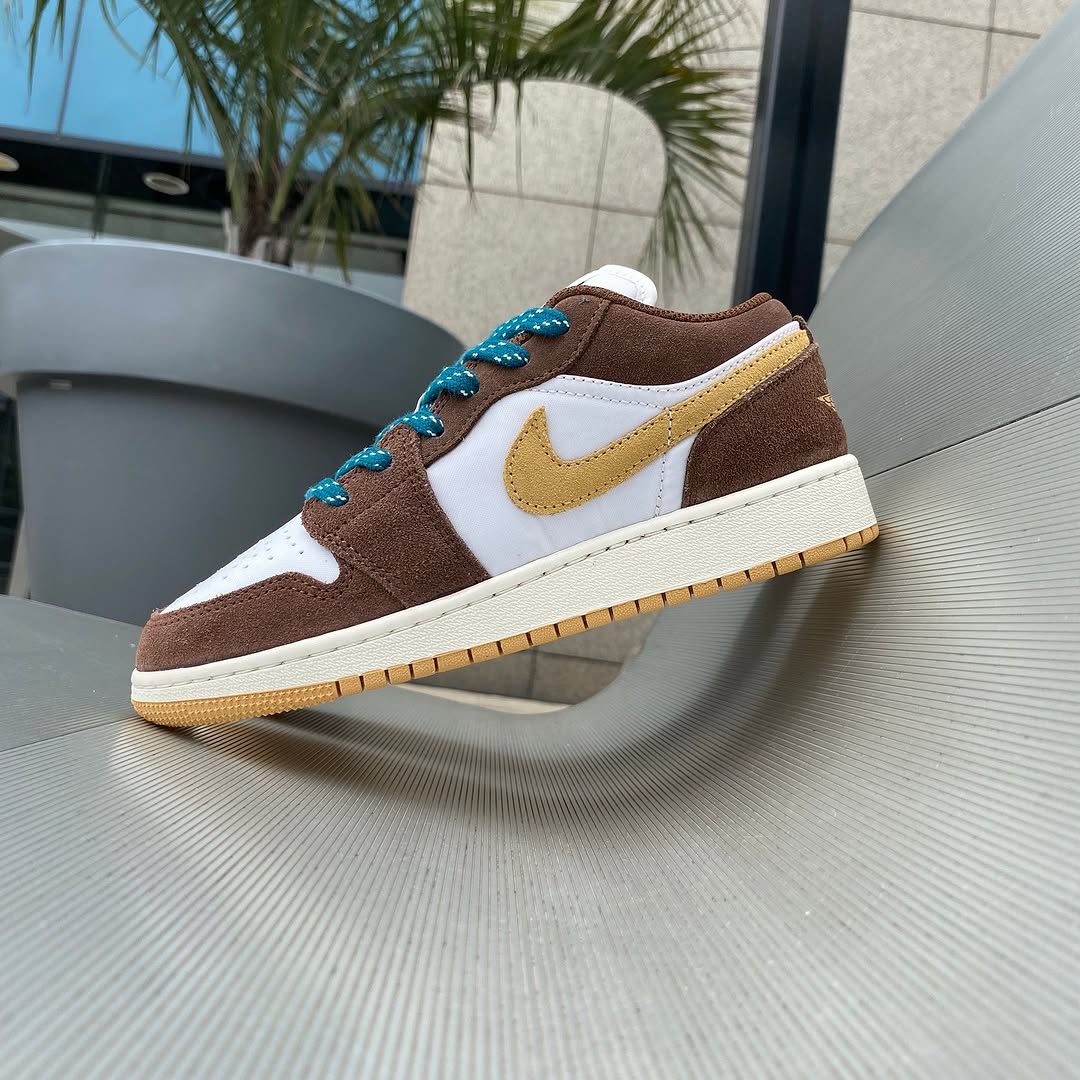 NK AIR JORDA_N RETRO 1 LOW CACAO WOW [WHITE / BROWN / CREAM / BLUE] 0903026