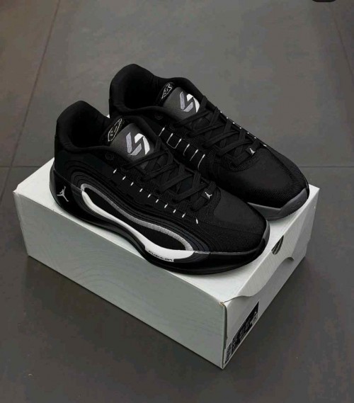 NK AIR JORDA_N LUKA 4 [BLACK / WHITE] 0203026