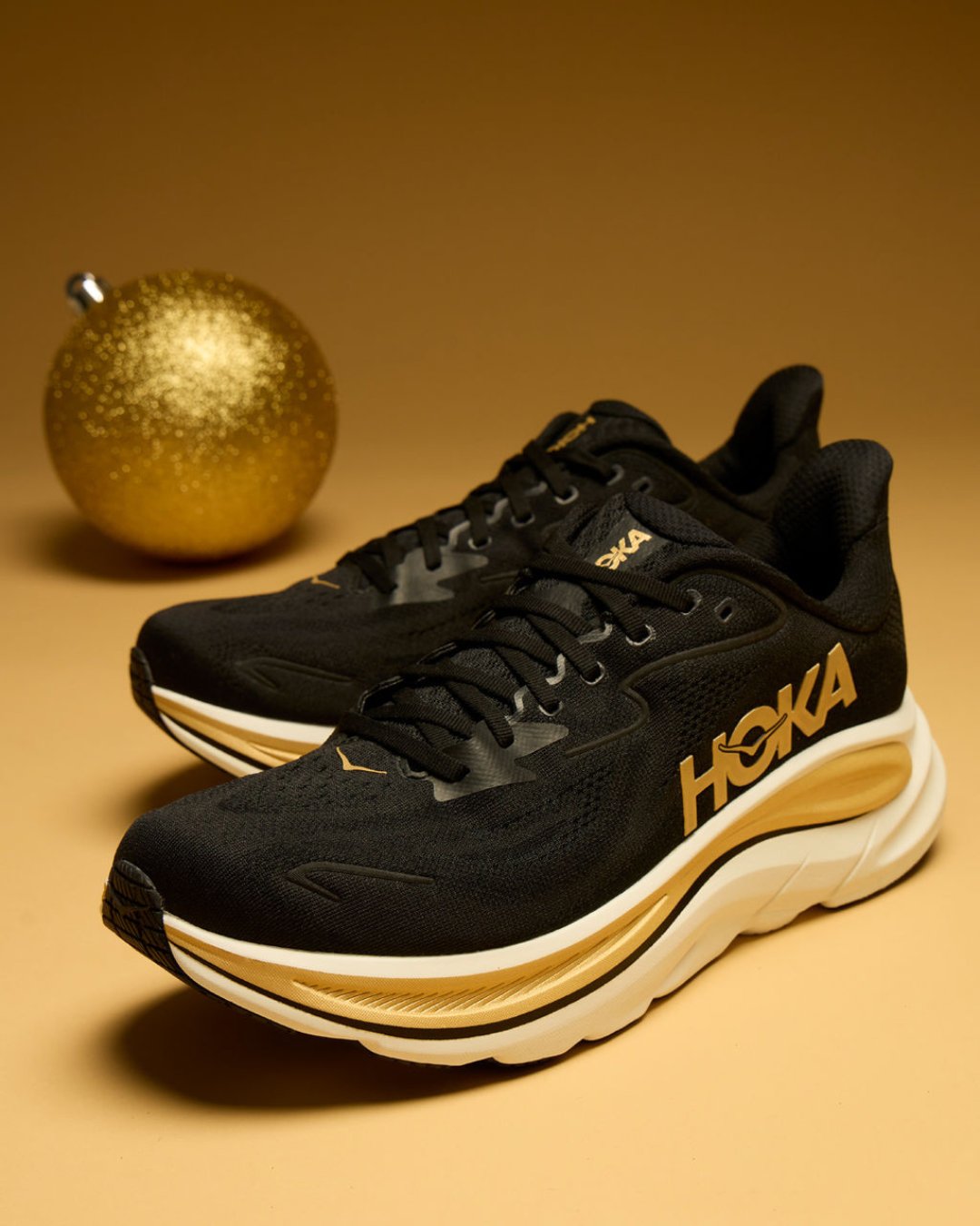 HKA CLIFTON 10 RUNNING [BLACK / GOLDEN / WHITE] 3103026