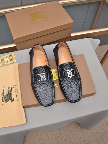 BURBERR_Y EMBOSSED LOGO PREMIUM LEATHER LOAFER