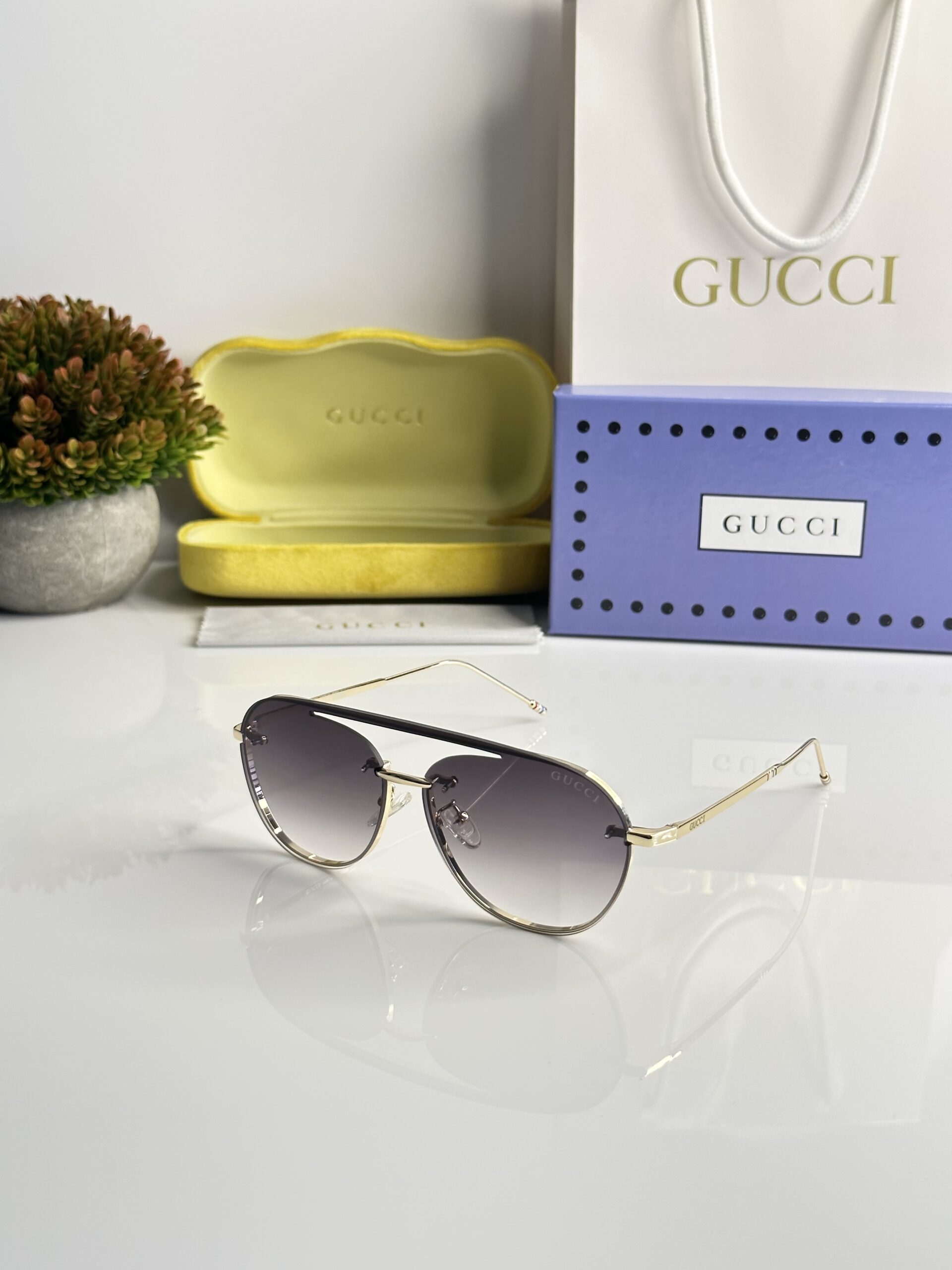 Gucci_149_Gold_Black_Shaded