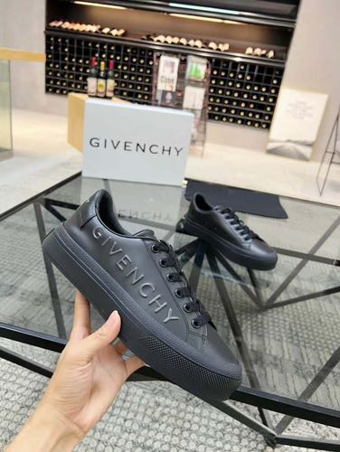 GIVENCHY ALL BLACK LOGO PREMIUM SNEAKER
