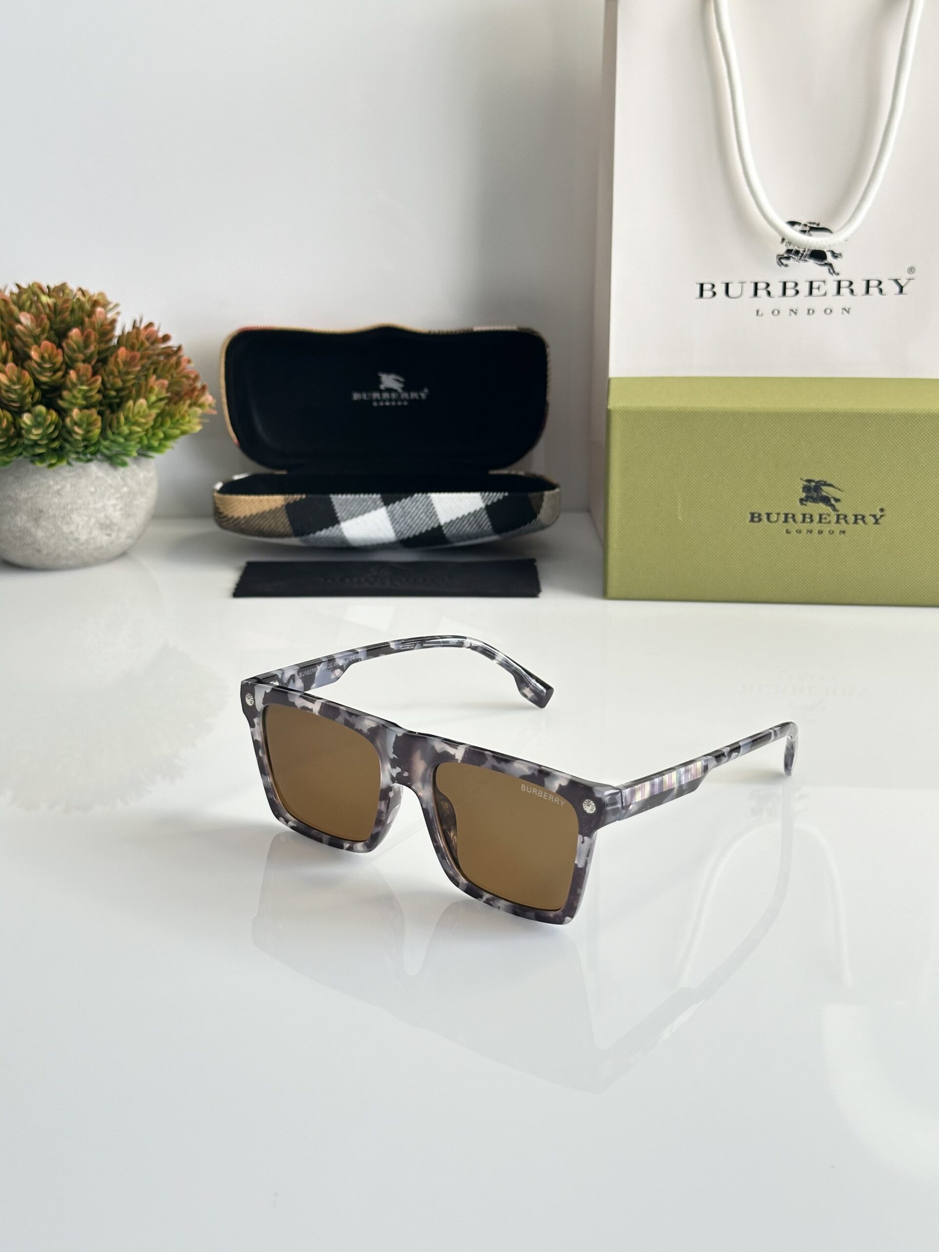 Burberry_8769_Marble_Brown