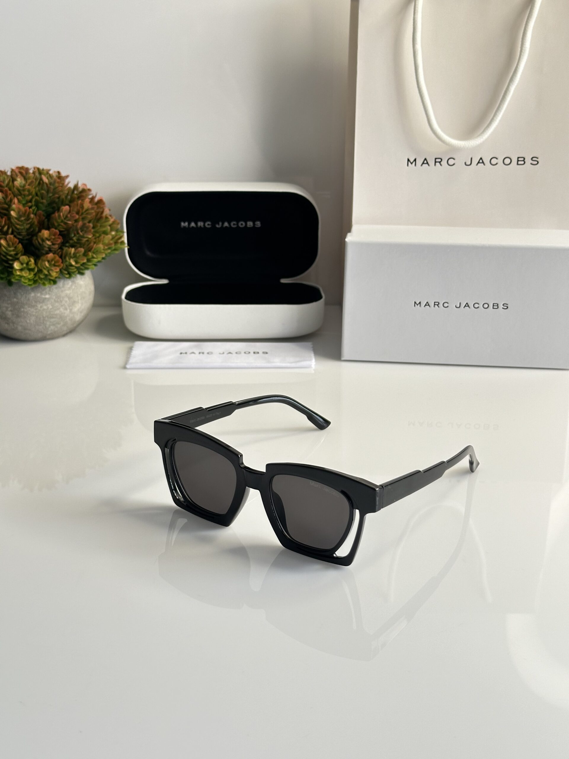 Marc Jacobs 2237 Black