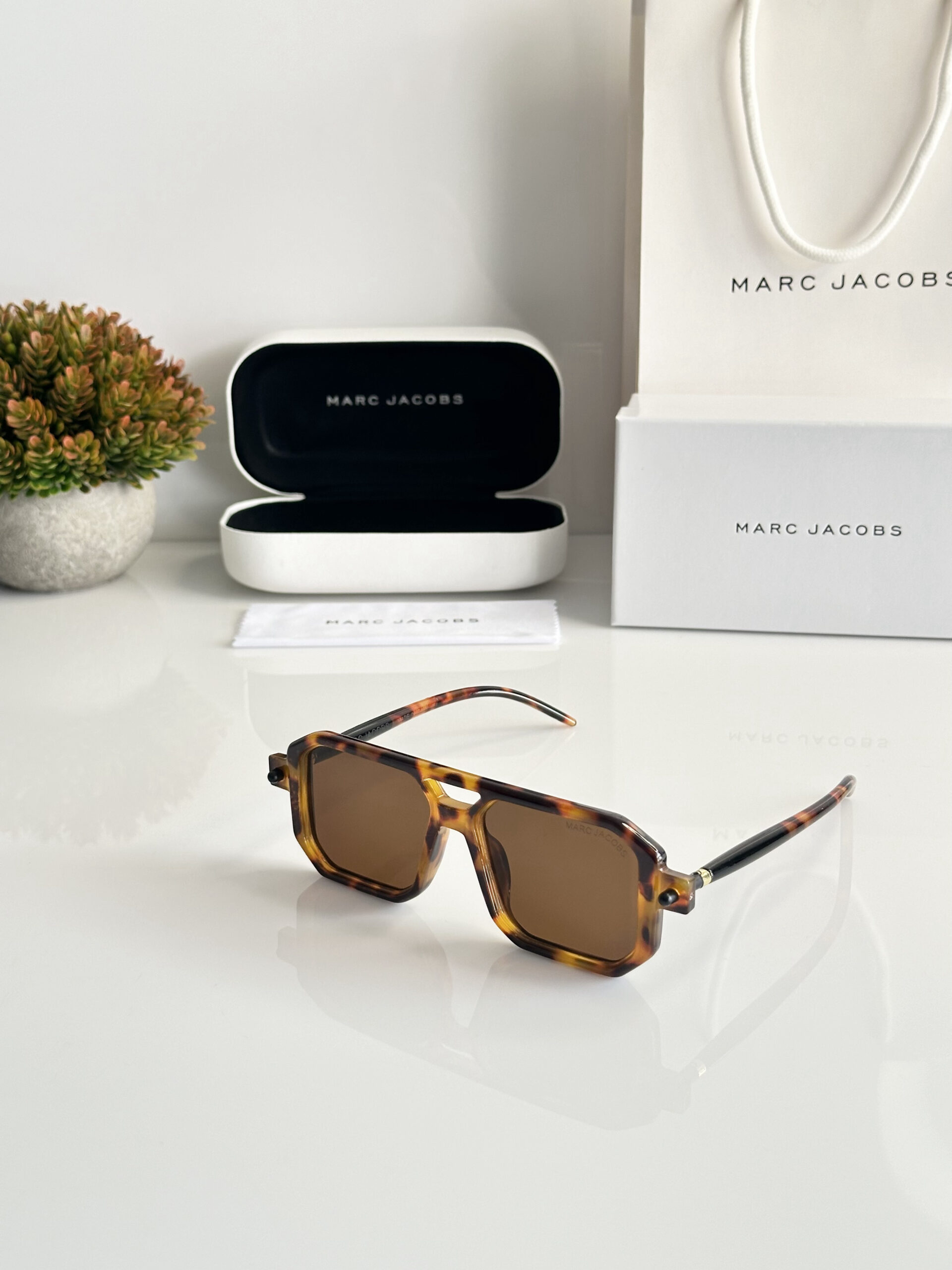 Marc Jacobs 8709 Tiger Brown
