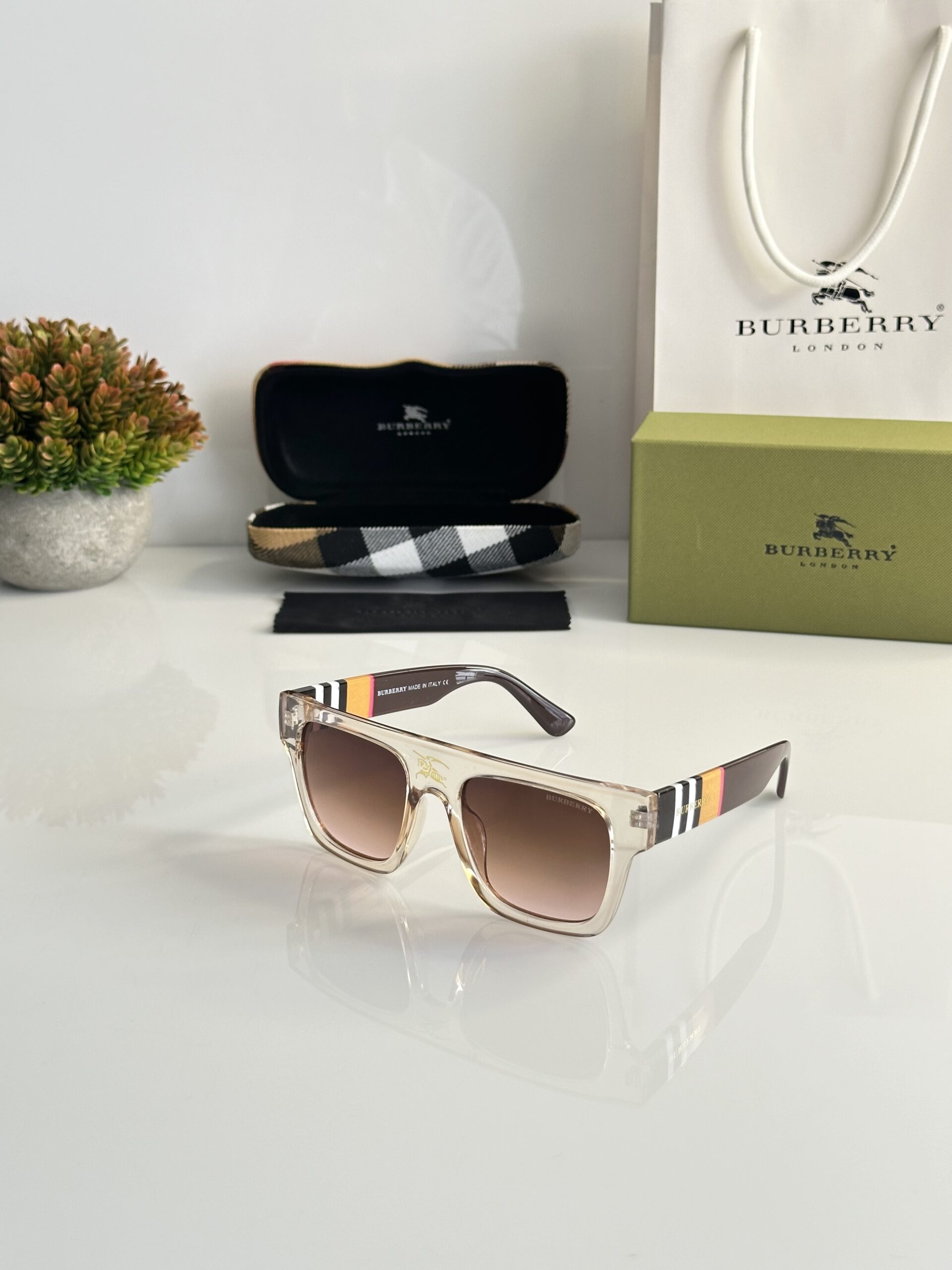 Burberry_4649_Water_Brown