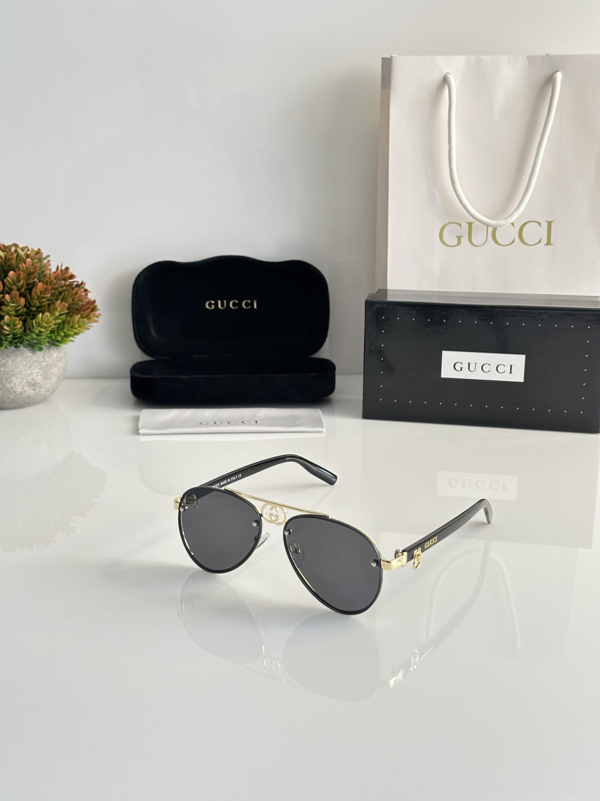 Gucci_5118_Gold_Black