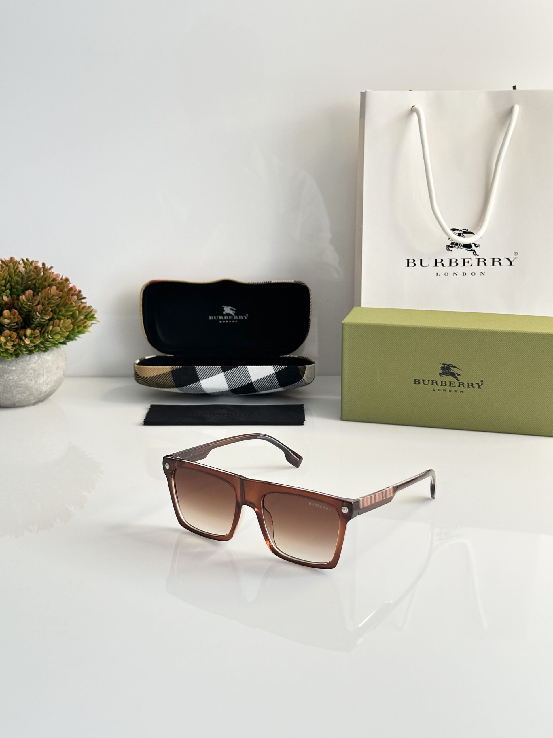 Burberry_8769_Brown