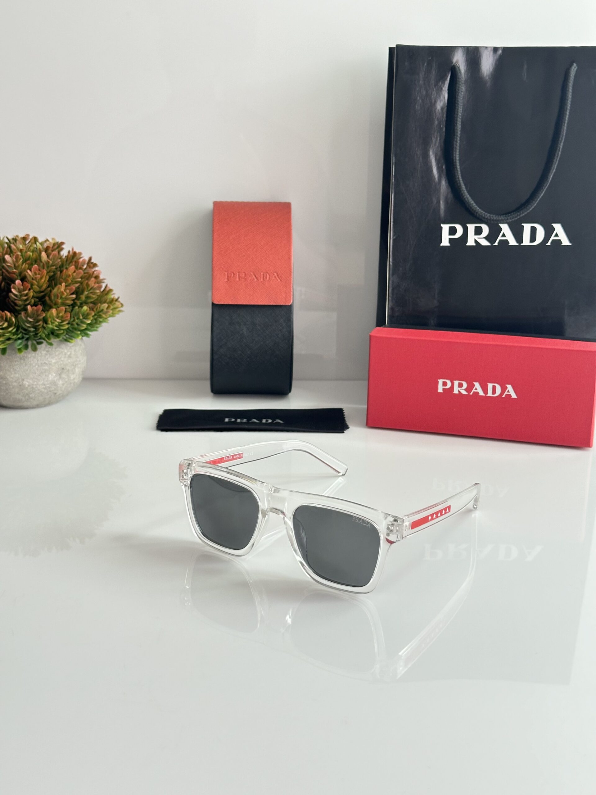 Prada_3835_Water_Black