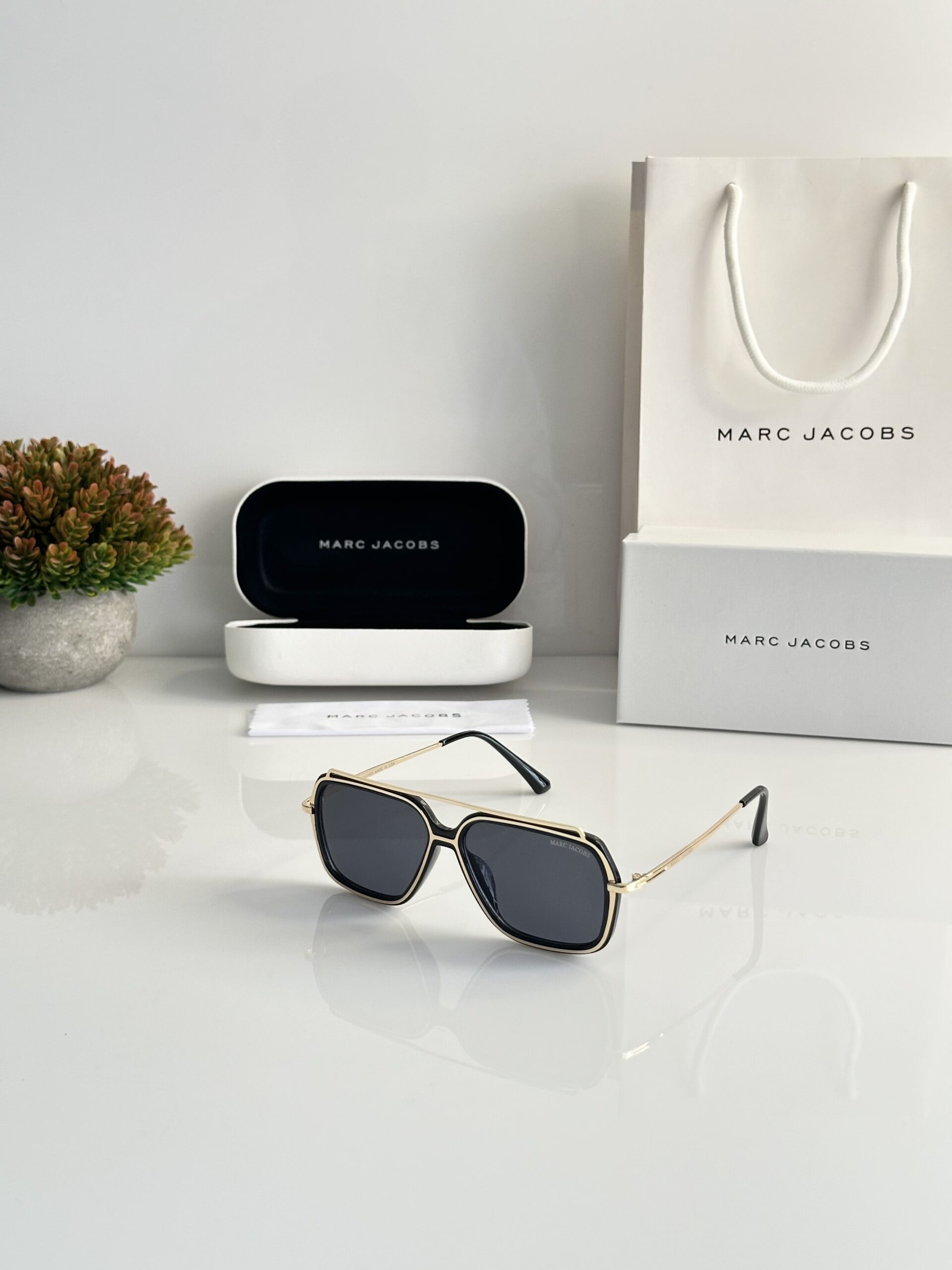 Marc Jacobs 2119 Gold Black