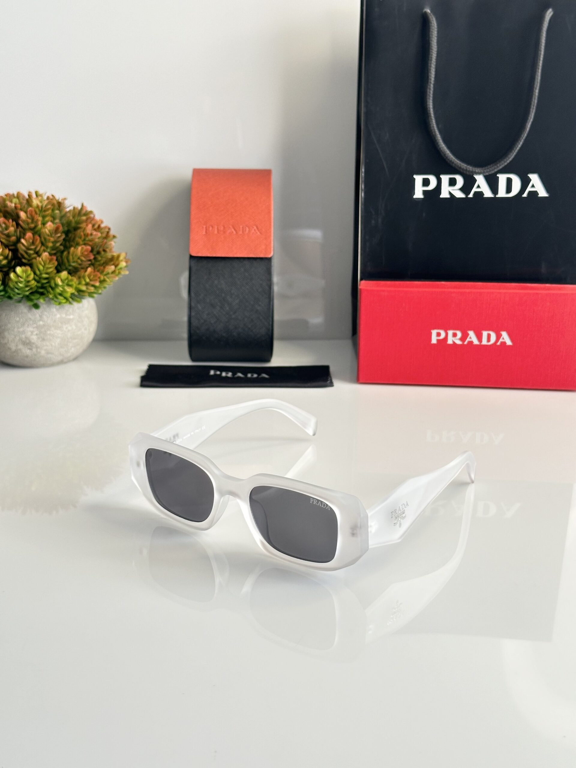 Prada_8679_Ice_Black