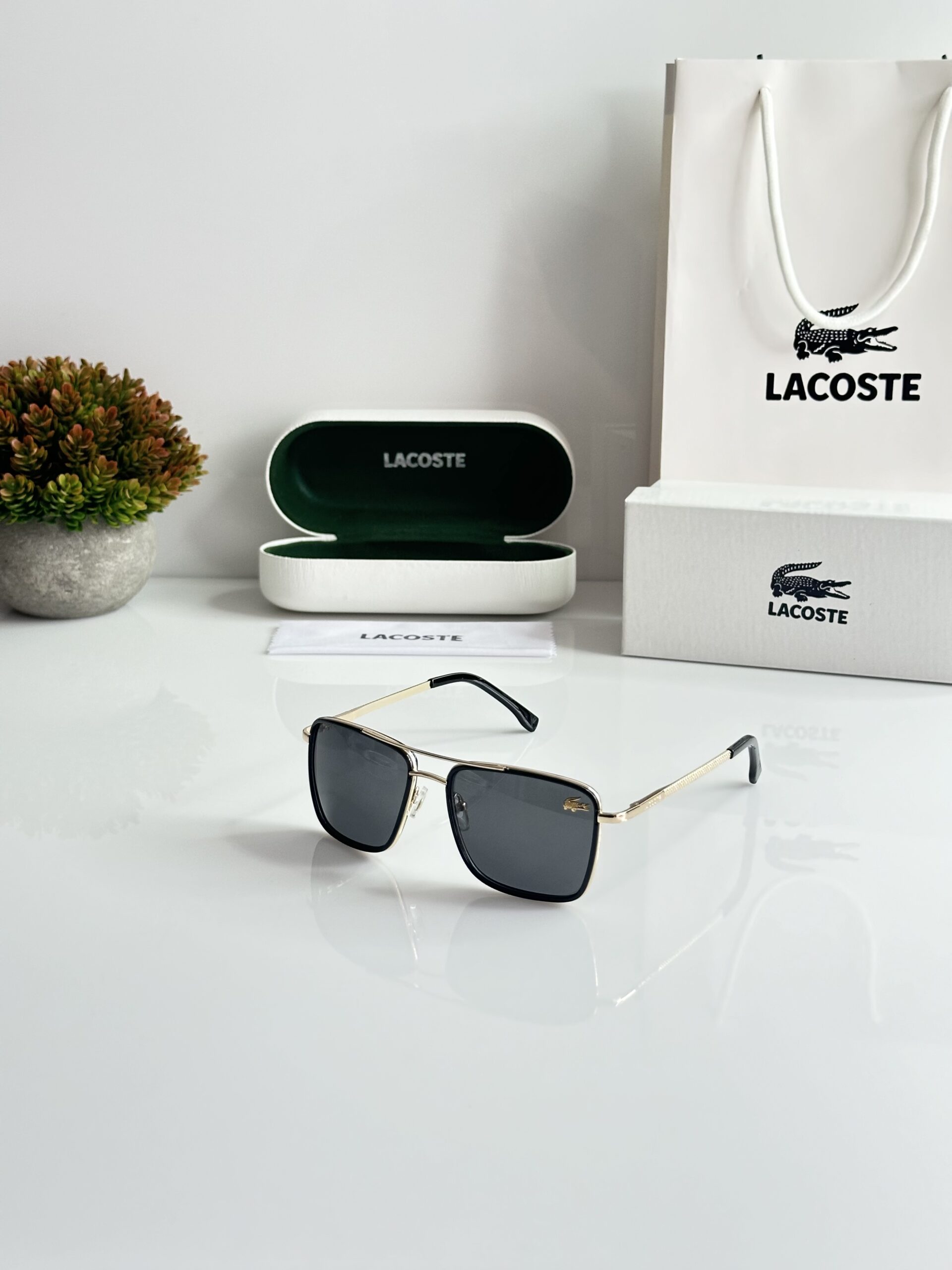 Lacoste_138_Gold_Black